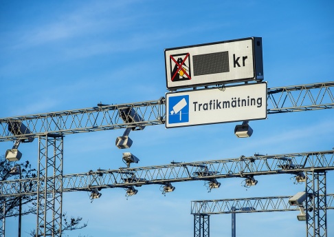 En av många hatade betalstaioner. Snart ger de statskassan ett tillskott på 325-340 miljoner kronor om ingen stoppar detta. Arkivbild. Foto: Marcus Ericsson / TT En av många hatade betalstaioner. Snart ger de statskassan ett tillskott på 325-340 miljoner kronor om ingen stoppar detta. Arkivbild. Foto: Marcus Ericsson / TT