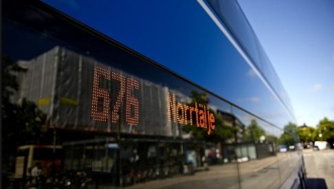 Erik Mårtensson/TT En buss på linje 676 mellan Stockholm och Norrtälje började brinna vid midnatt. Arkivbild. Erik Mårtensson/TT En buss på linje 676 mellan Stockholm och Norrtälje började brinna vid midnatt. Arkivbild.