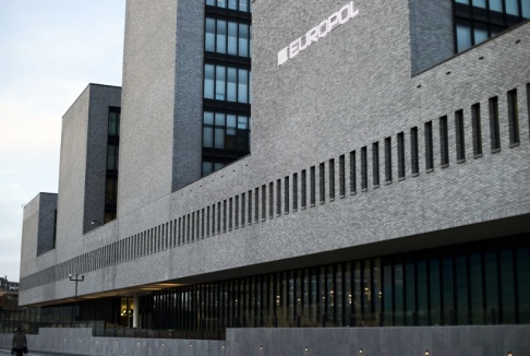 Peter Dejong/AP/TT Europol oroas av att terrorrörelsen IS i allt högre grad söker unga kvinnliga rekryter. Arkivbild av polisorganisationens högkvarter i nederländska Haag. Peter Dejong/AP/TT Europol oroas av att terrorrörelsen IS i allt högre grad söker unga kvinnliga rekryter. Arkivbild av polisorganisationens högkvarter i nederländska Haag.