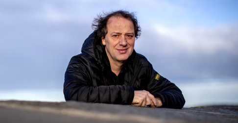 Adam Ihse/TT Christian Azar är professor i energi och miljö på Chalmers och har skrivit boken "Makten över klimatet". Han ser två viktiga perspektiv i debatten om Preemraffs utbyggnad, men tycker själv att utsläppen av koldioxid måste ses med hela EU som utgångspunkt. Arkivbild. Adam Ihse/TT Christian Azar är professor i energi och miljö på Chalmers och har skrivit boken "Makten över klimatet". Han ser två viktiga perspektiv i debatten om Preemraffs utbyggnad, men tycker själv att utsläppen av koldioxid måste ses med hela EU som utgångspunkt. Arkivbild.