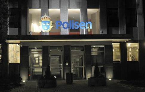 Fredrik Sandberg / TT En man misstänks för mordbrand i en cell på polishuset i Västerås. Arkivbild. Fredrik Sandberg / TT En man misstänks för mordbrand i en cell på polishuset i Västerås. Arkivbild.