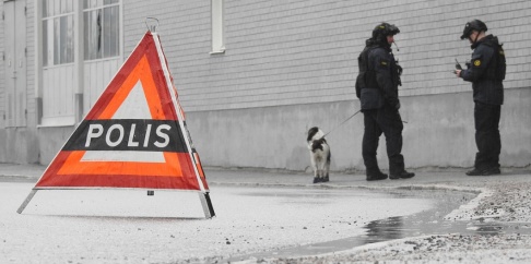 Pontus Stenberg/TT Polisen kan ännu inte fastställa huruvida nattens knivskärning har samband med veckans tidigare våldshändelser i Örebro. Bild från i onsdags. Pontus Stenberg/TT Polisen kan ännu inte fastställa huruvida nattens knivskärning har samband med veckans tidigare våldshändelser i Örebro. Bild från i onsdags.