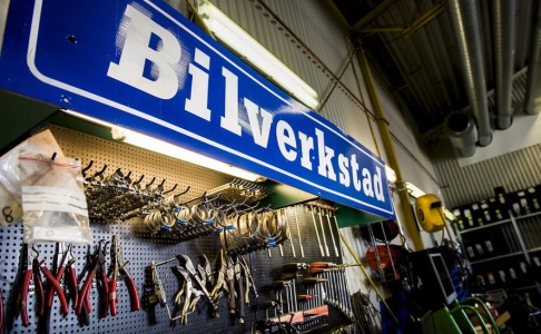 Nora Lorek/TT Bilverkstäderna i Lidköping får bråda dagar efter hagelstormen i förra veckan. Arkivbild Nora Lorek/TT Bilverkstäderna i Lidköping får bråda dagar efter hagelstormen i förra veckan. Arkivbild