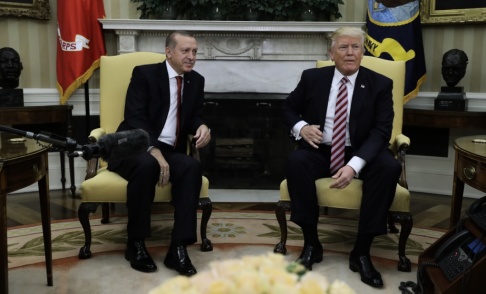 Evan Vucci/AP/TT USA:s president Donald Trump tar emot sin turkiske kollega Recep Tayyip Erdogan i Vita huset 2017. Evan Vucci/AP/TT USA:s president Donald Trump tar emot sin turkiske kollega Recep Tayyip Erdogan i Vita huset 2017.