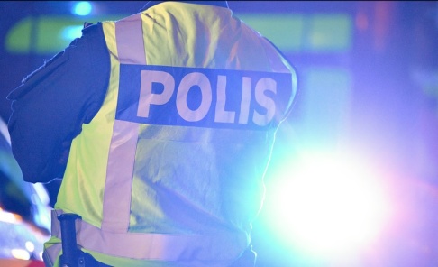 Johan Nilsson/TT En man i 50-årsåldern har fått flera knivhugg i benen. Gärningsmännen flydde på moped. Arkivbild. Johan Nilsson/TT En man i 50-årsåldern har fått flera knivhugg i benen. Gärningsmännen flydde på moped. Arkivbild.