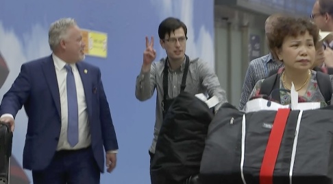 Emily Wang/AP/TT Australiske studenten Alek Sigley när han anlände till Peking på torsdagen. Emily Wang/AP/TT Australiske studenten Alek Sigley när han anlände till Peking på torsdagen.