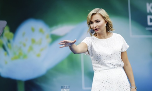 Adam Ihse/TT KD-ledaren Ebba Busch Thor går till attack på sina forna Alliansvänner när hon talar i Almedalen i Visby. Adam Ihse/TT KD-ledaren Ebba Busch Thor går till attack på sina forna Alliansvänner när hon talar i Almedalen i Visby.