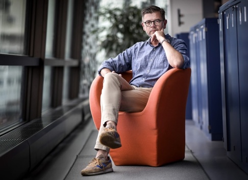 Pontus Lundahl/TT "Skollagen är väldigt tydlig med att eleverna ska lära sig om mänskliga rättigheter och de grundläggande demokratiska värderingarna. Vill man driva skola i Sverige får man vara beredd att följa de reglerna", säger regeringens utredare Lars Arrhenius. Pontus Lundahl/TT "Skollagen är väldigt tydlig med att eleverna ska lära sig om mänskliga rättigheter och de grundläggande demokratiska värderingarna. Vill man driva skola i Sverige får man vara beredd att följa de reglerna", säger regeringens utredare Lars Arrhenius.