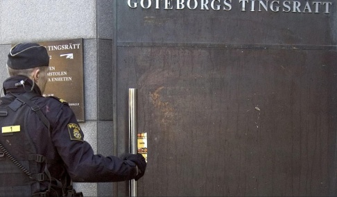 Björn Larsson Rosvall / TT En man i 60-årsåldern döms till två år och sex månaders fängelse för att ha våldtagit en kvinna under en körning svarttaxi. Arkivbild. Björn Larsson Rosvall / TT En man i 60-årsåldern döms till två år och sex månaders fängelse för att ha våldtagit en kvinna under en körning svarttaxi. Arkivbild.