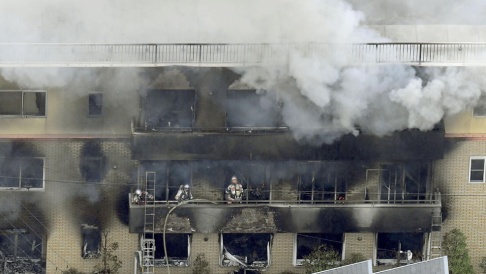 Kyodo News/AP/TT Brandkår bekämpar elden i Kyoto. Kyodo News/AP/TT Brandkår bekämpar elden i Kyoto.