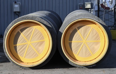 Johan Nilsson/TT Två gasledningsrör av den typen som Nord Stream 2 lagrat i Karlshamn. Arkivbild. Johan Nilsson/TT Två gasledningsrör av den typen som Nord Stream 2 lagrat i Karlshamn. Arkivbild.