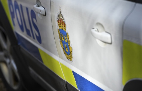Johan Nilsson/TT Polisen undersöker ett misstänkt farligt föremål i Solna. Arkivbild. Johan Nilsson/TT Polisen undersöker ett misstänkt farligt föremål i Solna. Arkivbild.