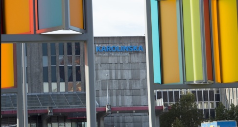 Maja Suslin/TT Neonatalavdelningen i Huddinge ska under sommaren ha varit ständigt överbelagd och personal tvingas jobba över 17 timmar i sträck. Maja Suslin/TT Neonatalavdelningen i Huddinge ska under sommaren ha varit ständigt överbelagd och personal tvingas jobba över 17 timmar i sträck.