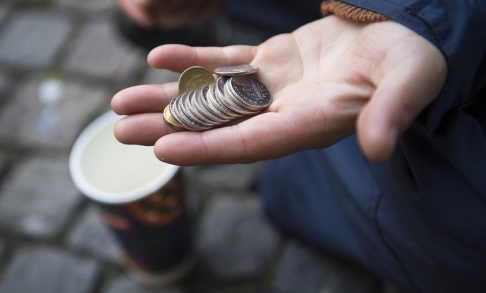 Emil Langvad/TT Ett tillstånd för att tigga i Eskilstuna kostar 250 kronor. Arkivbild. Emil Langvad/TT Ett tillstånd för att tigga i Eskilstuna kostar 250 kronor. Arkivbild.