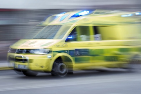 Stina Stjernkvist/TT Ambulansen tvingades bromsa hälftigt. Arkivbild. Stina Stjernkvist/TT Ambulansen tvingades bromsa hälftigt. Arkivbild.