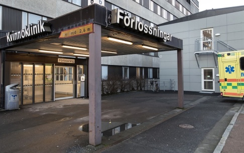 Thomas Johansson/TT Neddragningar och hyrpersonal släcker bränder i förlossningsvården under sommaren. Arkivbild. Thomas Johansson/TT Neddragningar och hyrpersonal släcker bränder i förlossningsvården under sommaren. Arkivbild.