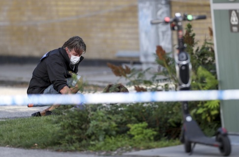 Andreas Hillergren/TT Polisen på plats efter att en man har hittats skottskadad i Malmö under torsdagen. Andreas Hillergren/TT Polisen på plats efter att en man har hittats skottskadad i Malmö under torsdagen.