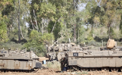 Ariel Schalit/AP/TT En israelisk soldat vid gränsen mot Gaza. Bilden har ingen koppling till händelserna i texten. Arkivbild. Ariel Schalit/AP/TT En israelisk soldat vid gränsen mot Gaza. Bilden har ingen koppling till händelserna i texten. Arkivbild.