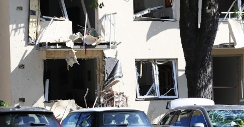 Jeppe Gustafsson/TT Ett 20-tal personer skadades lindrigt vid en kraftig explosion i Linköping den 7 juni. Ett hundratal lägenheter fick skador på fönster och balkonger. Jeppe Gustafsson/TT Ett 20-tal personer skadades lindrigt vid en kraftig explosion i Linköping den 7 juni. Ett hundratal lägenheter fick skador på fönster och balkonger.