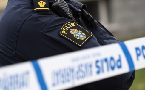 Johan Nilsson/TT En polis skadades och fick föras till sjukhus i samband med att en misstänkt rånare skulle gripas i Norrtälje. Arkivbild. Johan Nilsson/TT En polis skadades och fick föras till sjukhus i samband med att en misstänkt rånare skulle gripas i Norrtälje. Arkivbild.