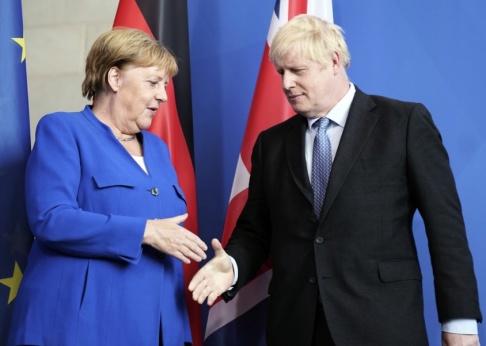 Kay Nietfeld/DPA via AP/TT Tysklands förbundskansler Angela Merkel tycks vara öppen för en kompromiss vad gäller brexitavtalet. Här tar hon emot Storbritanniens premiärminister Boris Johnson i Berlin. Kay Nietfeld/DPA via AP/TT Tysklands förbundskansler Angela Merkel tycks vara öppen för en kompromiss vad gäller brexitavtalet. Här tar hon emot Storbritanniens premiärminister Boris Johnson i Berlin.