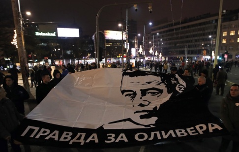 Darko Vojinovic/AP/TT Demonstranter i Serbiens huvudstad Belgrad kräver att mordet på den kosovoserbiske politikern Oliver Ivanovic klaras upp. Arkivbild. Darko Vojinovic/AP/TT Demonstranter i Serbiens huvudstad Belgrad kräver att mordet på den kosovoserbiske politikern Oliver Ivanovic klaras upp. Arkivbild.