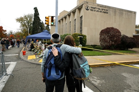 Gene J. Puskar/AP/TT Elva personer dödades i synagogan Tree of life i Pittsburgh i USA förra året. Arkivbild. Gene J. Puskar/AP/TT Elva personer dödades i synagogan Tree of life i Pittsburgh i USA förra året. Arkivbild.