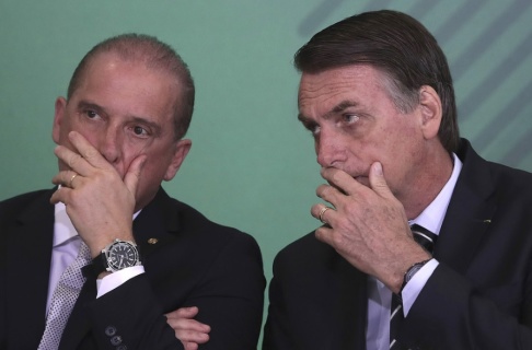 Eraldo Peres/AP/TT Onyx Lorenzoni och Jair Bolsonaro. Arkivbild. Eraldo Peres/AP/TT Onyx Lorenzoni och Jair Bolsonaro. Arkivbild.