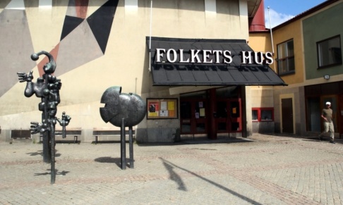 Ingvar Karmhed / Svd / TT Tre män misstänks ha skjutit mot två ordningsvakter i Årsta i Stockholm. Arkivbild. Ingvar Karmhed / Svd / TT Tre män misstänks ha skjutit mot två ordningsvakter i Årsta i Stockholm. Arkivbild.