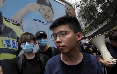 Kin Cheung/AP/TT Protestledaren Joshua Wong uppges ha gripits i Hongkong. Bild tagen i juni. Kin Cheung/AP/TT Protestledaren Joshua Wong uppges ha gripits i Hongkong. Bild tagen i juni.