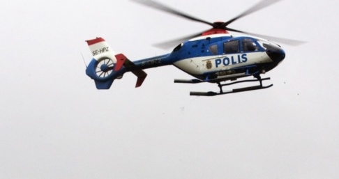 BJÖRN LARSSON ROSVALL Polisen sökte efter gärningsmännen med bland annat hjälp av helikopter. Arkivbild. BJÖRN LARSSON ROSVALL Polisen sökte efter gärningsmännen med bland annat hjälp av helikopter. Arkivbild.