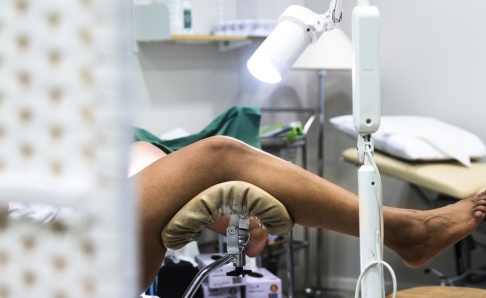 Isabell Höjman/TT Långt ifrån alla regioner följer de nya riktlinjerna för hpv-test. Arkivbild. Isabell Höjman/TT Långt ifrån alla regioner följer de nya riktlinjerna för hpv-test. Arkivbild.