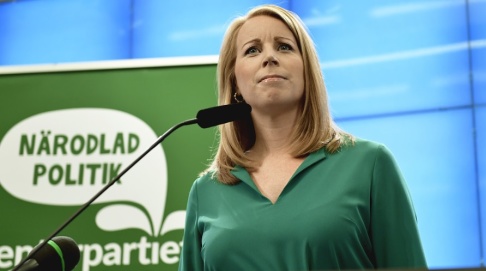 Stina Stjernkvist/TT C har drivit igenom att grundfinansieringen för landets tjej- och kvinnojourer ska finnas kvar resten av mandatperioden, säger partiledaren Annie Lööf. Arkivbild. Stina Stjernkvist/TT C har drivit igenom att grundfinansieringen för landets tjej- och kvinnojourer ska finnas kvar resten av mandatperioden, säger partiledaren Annie Lööf. Arkivbild.
