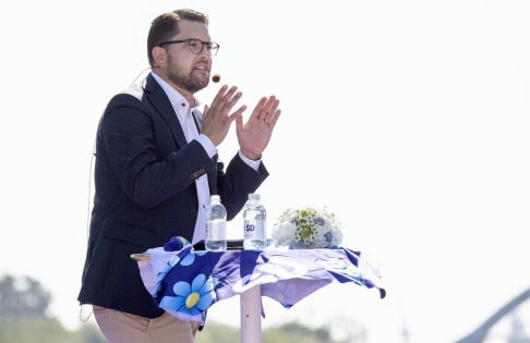 Johan Nilsson/TT Sverigedemokraternas partiledare Jimmie Åkesson vid partiets sommarfestival i Sölvesborg i augusti. Arkivbild. Johan Nilsson/TT Sverigedemokraternas partiledare Jimmie Åkesson vid partiets sommarfestival i Sölvesborg i augusti. Arkivbild.