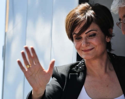 Lefteris Pitarakis/AP/TT Canan Kaftancioglu, ledare för det sekulära turkiska oppositionspartiet CHP i Istanbul, vinkar till anhängare utanför domstolen i Istanbul i juli. Lefteris Pitarakis/AP/TT Canan Kaftancioglu, ledare för det sekulära turkiska oppositionspartiet CHP i Istanbul, vinkar till anhängare utanför domstolen i Istanbul i juli.