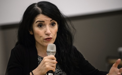 Noella Johansson/TT Amineh Kakabaveh var på väg att uteslutas ur V när hon lämnade partiet i slutet av augusti. Hon sitter kvar i riksdagen som politisk vilde. Arkivbild. Noella Johansson/TT Amineh Kakabaveh var på väg att uteslutas ur V när hon lämnade partiet i slutet av augusti. Hon sitter kvar i riksdagen som politisk vilde. Arkivbild.