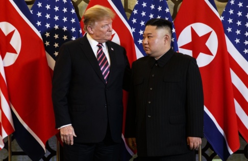 Evan Vucci/AP/TT Donald Trump och Kim Jong-Un i Hanoi i februari i år. Evan Vucci/AP/TT Donald Trump och Kim Jong-Un i Hanoi i februari i år.