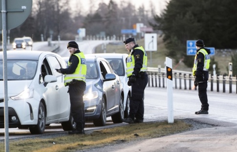 Fredrik Sandberg/TT Polisens förhoppning är att i framtiden kunna gör test av drograttfylleri lika enkelt som man testar alkoholrattfylla. Att intag av narkotika kan avslöjas med utandningsprov är ett stort steg på vägen. Arkivbild. Fredrik Sandberg/TT Polisens förhoppning är att i framtiden kunna gör test av drograttfylleri lika enkelt som man testar alkoholrattfylla. Att intag av narkotika kan avslöjas med utandningsprov är ett stort steg på vägen. Arkivbild.