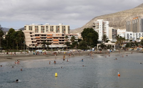 Carlos Moreno/AP/TT Stranden Los Cristianos på Kanarieön Teneriffa. Arkivbild Carlos Moreno/AP/TT Stranden Los Cristianos på Kanarieön Teneriffa. Arkivbild