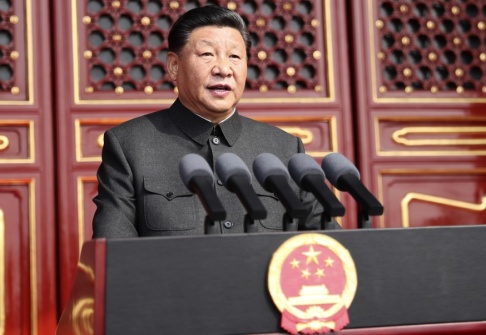 Ju Peng/Nya Kina/AP/TT Xi Jinping talar på samma plats som Mao höll sitt tal för 70 år sedan. Ju Peng/Nya Kina/AP/TT Xi Jinping talar på samma plats som Mao höll sitt tal för 70 år sedan.