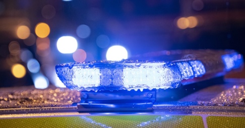 Johan Nilsson/TT Tre personer misstänks för mordförsök. De greps i närheten av platsen där en fjärde person hittades svårt skadad. Arkivbild. Johan Nilsson/TT Tre personer misstänks för mordförsök. De greps i närheten av platsen där en fjärde person hittades svårt skadad. Arkivbild.