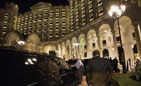 Jacquelyn Martin/AP/TT Ogifta män och kvinnor tillåts dela hotellrum i Saudiarabien. Här Ritz Carlton i huvudstaden Riyadh. Arkivbild Jacquelyn Martin/AP/TT Ogifta män och kvinnor tillåts dela hotellrum i Saudiarabien. Här Ritz Carlton i huvudstaden Riyadh. Arkivbild