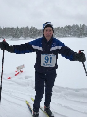Äldst var K-G Jansson, 93 år fyllda. Hur många klarar att klara av en skidtävling i den åldern? Äldst var K-G Jansson, 93 år fyllda. Hur många klarar att klara av en skidtävling i den åldern?