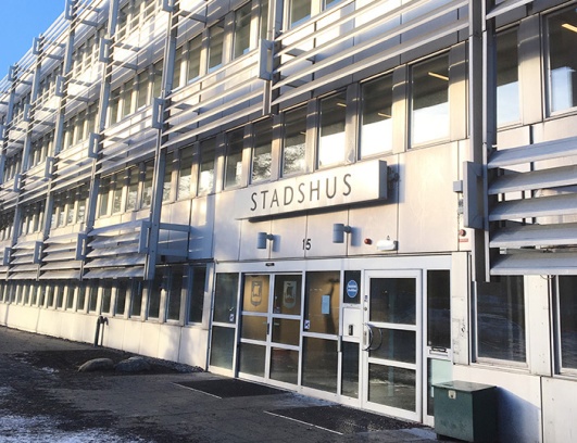Stadshuset sett från den nya entrésidan. Stadshuset sett från den nya entrésidan.