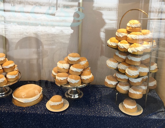 Princess är ute i god tid med att baka semlor. Tisdagar är fettisdagar – ändra fram till påska! Princess är ute i god tid med att baka semlor. Tisdagar är fettisdagar – ändra fram till påska!