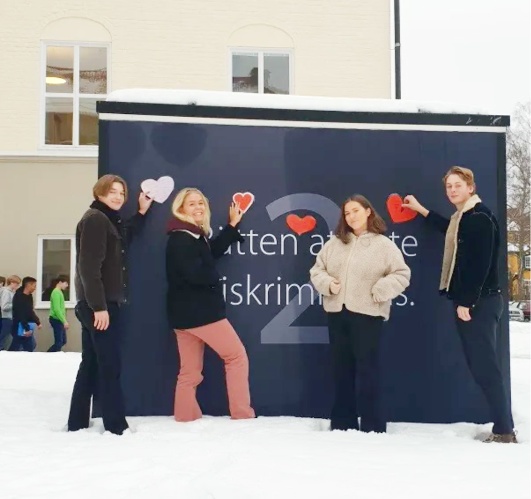 Bild från Hersby gymnasium, inför Alla hjärtans dag då kuben ska kärleksbombas. Bild från Hersby gymnasium, inför Alla hjärtans dag då kuben ska kärleksbombas.
