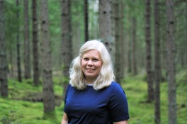Charlotta Hurtig; digital kommunikatör på CH Digitalbyrå och naturälskare. Bilden föreställer Charlotta i skogen. Charlotta Hurtig; digital kommunikatör på CH Digitalbyrå och naturälskare. Bilden föreställer Charlotta i skogen.