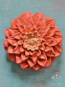 Annie Sloan Chalk Paint™ ger dina betongföremål färg och gör dem levande.