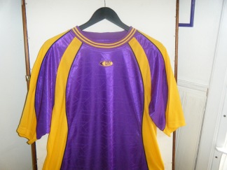 T-shirt och shorts (SET) i funktionsmaterial, RETRO i lila/gul, ProMatch, st L