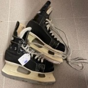 Hockeyskridskor, PRO FLYERS, st 35, ink skridskoskydd